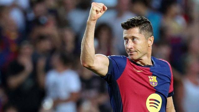 برشلونة ينجو من عملية احتيال بعد تحويل مليون يورو لوكيل ليفاندوفسكي