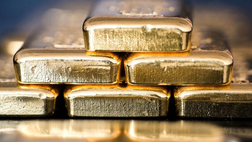 الذهب يواصل خسائره مع ترقب المستثمرين لبيانات وتصريحات أمريكية