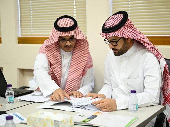 أكاديميون ومختصون في جامعة الملك عبدالعزيز يناقشون ضوابط الشؤون المالية للجامعات