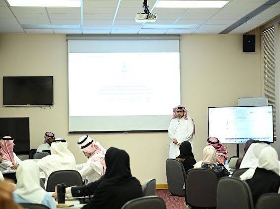 أكاديميون ومختصون في جامعة الملك عبدالعزيز يناقشون ضوابط الشؤون المالية للجامعات