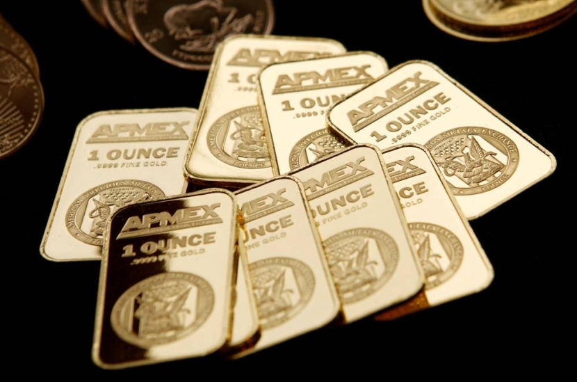 الذهب يتراجع 2.5 % بفعل قوة الدولار وتبعات فوز ترمب على السياسة المالية وخفض الفائدة