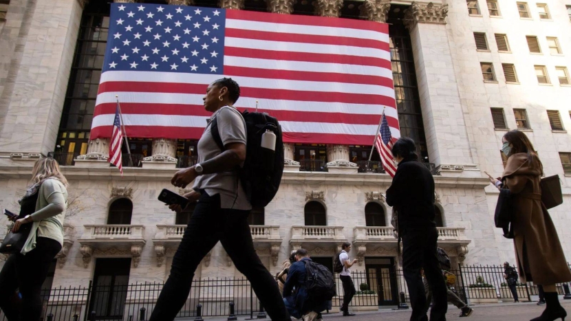 تباين أداء الأسهم الآسيوية مع اتجاه الدولار لأعلى مستوى في عام