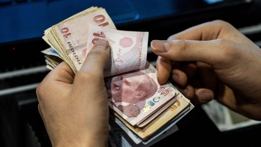 صناديق التحوط تلجأ إلى الليرة التركية كملاذ وسط اضطرابات العملات