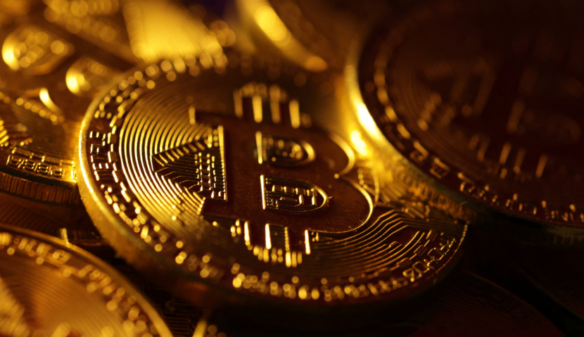 بتكوين تهبط دون 100 ألف دولار بسبب عمليات جني الأرباح