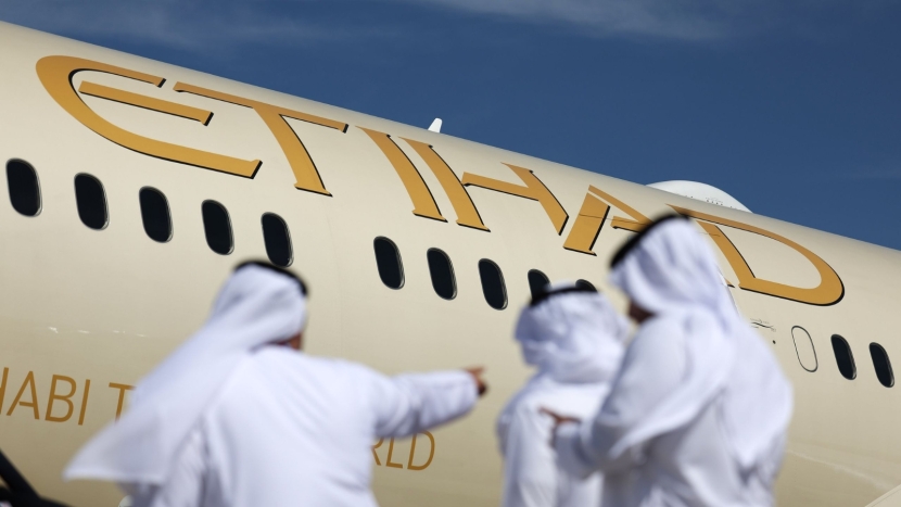 "الاتحاد" تعتزم إطلاق أول طرح لشركة طيران خليجية بمليار دولار هذا الأسبوع