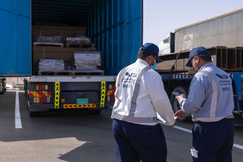 هيئة النقل السعودية: حجز وتغريم 3 شاحنات أجنبية لنقل البضائع داخل المملكة