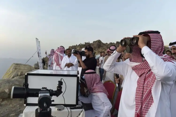 السعودية والإمارات وقطر والكويت يعلنون غدا أول أيام عيد الفطر 
