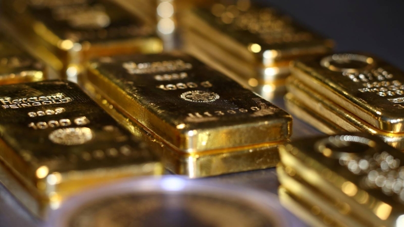 الذهب يتراجع بعد ارتفاع قياسي مع منح ترمب استثناءات من الرسوم الجمركية