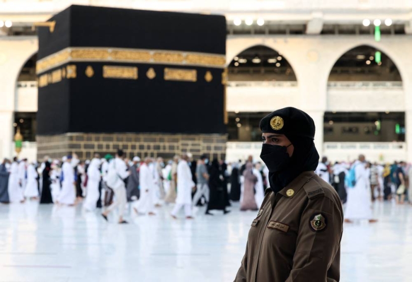 السعودية تغرم الشركات 100 ألف ريال حال عدم الإبلاغ عن تأخر مغادرة الحجاج والمعتمرين