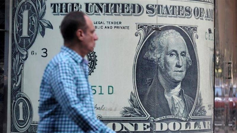 الدولار الأمريكي يواصل تراجعه أمام العملة المصرية ويكسر حاجز الـ50 جنيها