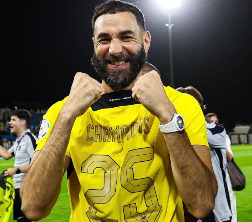 بعد حسم لقب دوري روشن السعودي .. بنزيما يشتري سيارة بأقل من دخله اليومي
