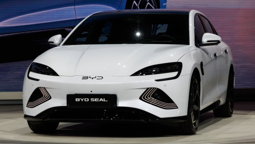 أسهم السيارات الكهربائية الصينية تهوي على وقع خفض أسعار "BYD"
