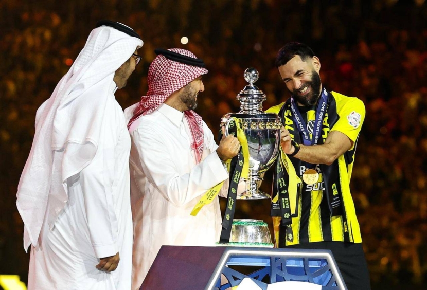 بنزيما وسالم والجوير وبلان نجوم دوري "روشن" السعودي .. والحذاء الذهبي لرونالدو