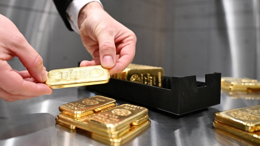 الذهب يتراجع مع جني الأرباح بعد اقترابه من أعلى مستوى في شهرين
