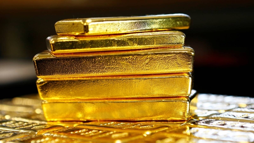 أسعار الذهب ترتفع بفضل ضعف الدولار وتفكير ترمب بتغيير باول