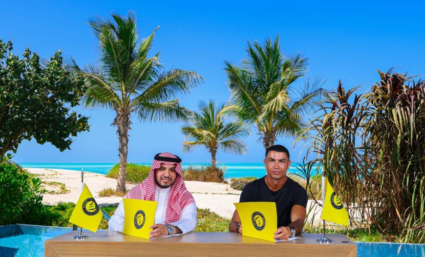 النصر يجدد عقد رونالدو موسمين .. هل يسجل الهدف رقم 1000 في السعودية؟