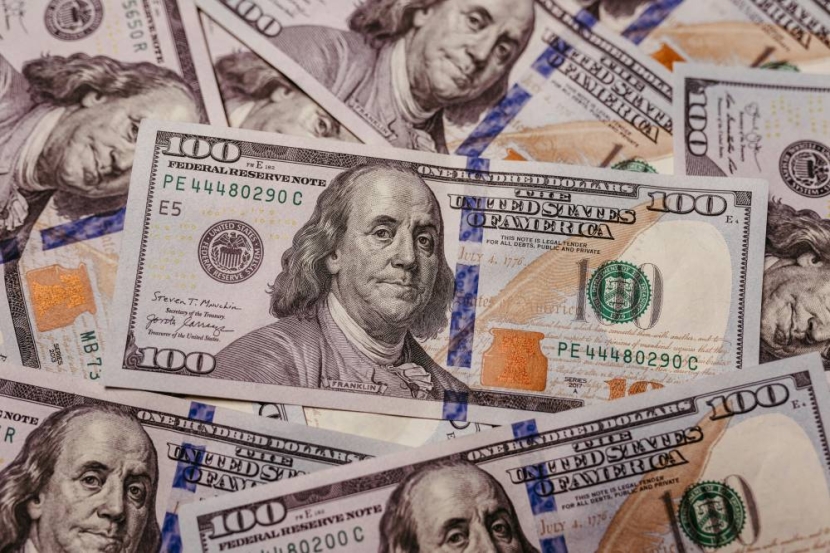 مؤشر بلومبرغ للدولار يمحو مكاسبه ويتجه لثالث هبوط يومي مع تراجع المعنويات