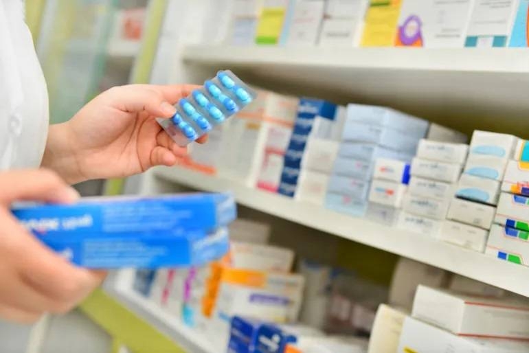 دراسة: أسعار الأدوية أعلى في الدول الغنية لكن عبئها المالي أخف
