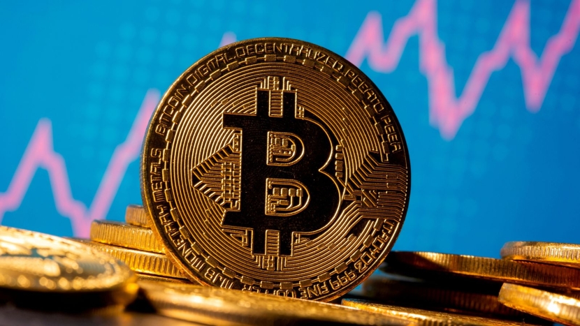 العملات المشفرة تتراجع من مستويات قياسية بفعل جني الأرباح