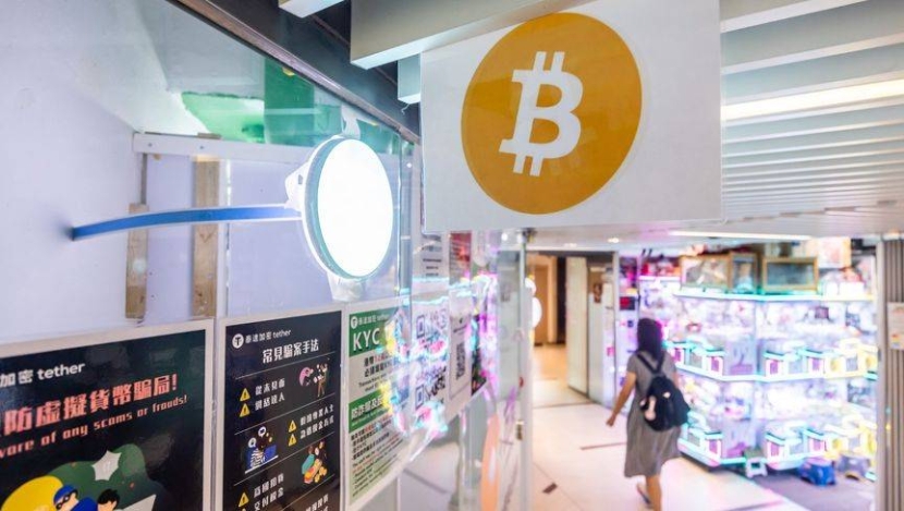 تراجع تقلبات "بيتكوين" يدفع المتداولين المخاطرين للبحث عن بدائل