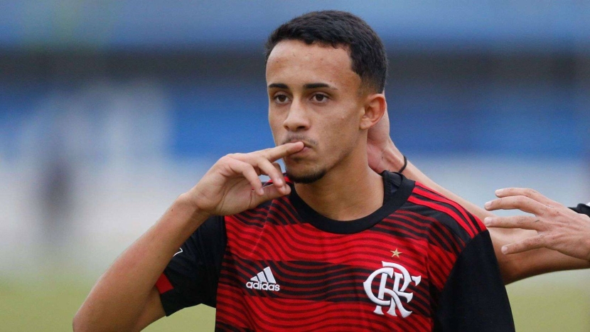 الأهلي يقترب من التعاقد مع جونزالفيس كـ "لاعب مواليد" مقابل 8 ملايين يورو