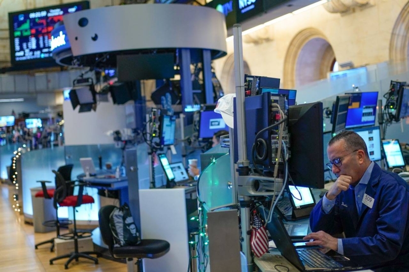 الأسهم الأمريكية تغلق منخفضة بعد مطالبة ترمب باستقالة رئيس "إنتل"