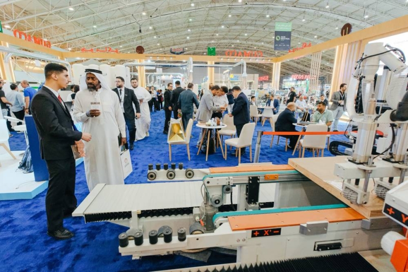 في قلب الرياض .. معرض الأخشاب يحول الزعفران من سلعة ثمينة إلى أيقونة فنية