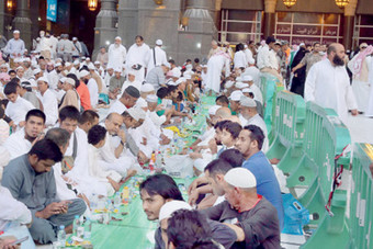 مكة المكرمة: توزيع 5.5 مليون وجبة إفطار خلال 20 يوما