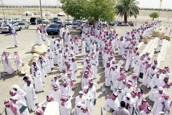 شباب الخليج قلقون من وضعهم الاقتصادي ودخولهم المالية