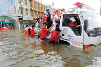 الفيضانات تقترب من العاصمة التايلاندية