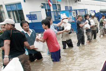 الفيضانات تكلف قطاع الصناعة  التايلاندي 3.3 مليار دولار