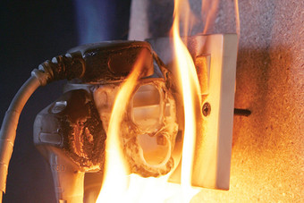شركات التأمين: التماس الكهربائي يشكل 80 % من أسباب الحرائق