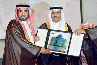 أمير الرياض يكرم «ساب» لدعمه جمعية تحفيظ القرآن