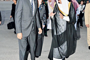 خادم الحرمين يعقد جلسة مباحثات مع الرئيس الأمريكي باراك أوباما في الرياض اليوم