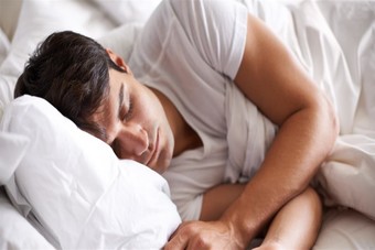 دراسة: اختلاف مواعيد النوم قد يسبب البدانة والسكري وضغط الدم