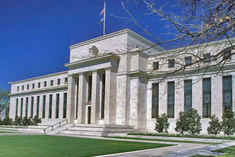 البنك المركزي الأمريكي يبحث خفضا أكبر للفائدة 