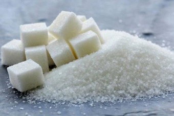 ماذا يحدث لجسمك حين تفرط باستهلاك السكر