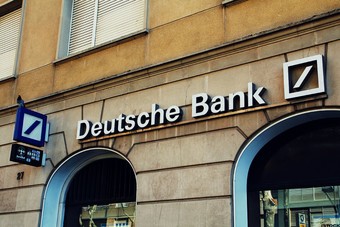 "دويتشه بنك" ينقل نشاط الوساطة المالية لكبار العملاء إلى "بي.إن.بي باريبا"