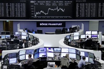 بيانات أمريكية ضعيفة تهبط بأسهم أوروبا