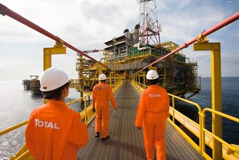"توتال": التوترات "الجيوسياسية" تكبد الأسواق النفطية مليوني برميل يوميا هذا العام