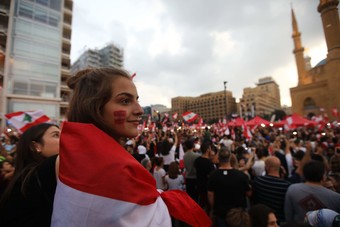 تواصل الاحتجاجات لليوم الرابع يهوي بسندات لبنان