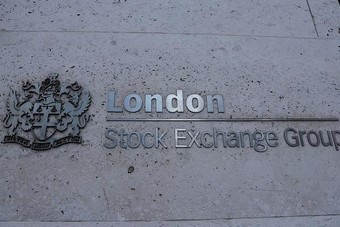 مؤشر بورصة لندن الرئيس يغلق على ارتفاع