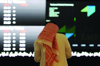 الأسهم السعودية تغلق على تراجع 2%  والسيولة عند 2 مليار ريال  