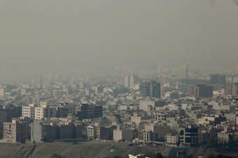 تلوث الهواء يخنق طهران .. مغطاة بسحابة من الضباب الدخاني السام