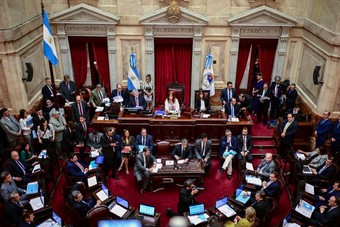 الأرجنتين تسعى لإعادة التفاوض على قروض بـ101 مليار دولار