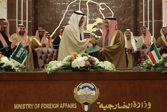 السعودية والكويت توقعان اتفاقية ملحقة لاتفاقية تقسيم المنطقة النفطية المحايدة