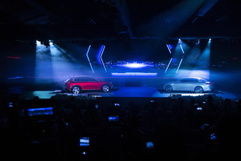 "تيسلا" تبدأ إنتاج أول سياراتها المصنعة في الصين الاثنين المقبل