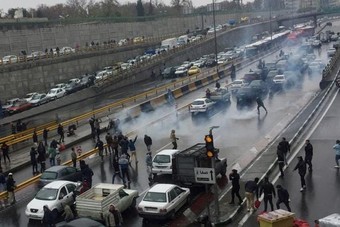 أمريكا: إيران قتلت أكثر من 1000 شخص في الاحتجاجات على زيادة أسعار البنزين