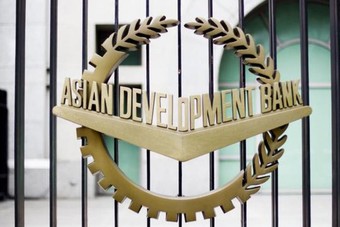 بنك التنمية الآسيوي يوافق على إقراض باكستان بـ1.3 مليار دولار