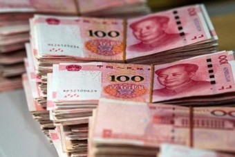 اليوان الصيني يقود مكاسب العملات قبل اتفاق التجارة الأمريكي 